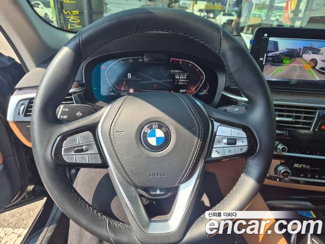 بي ام دبليو الفئة الخامسة (G30) 520i