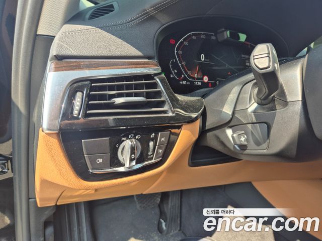 بي ام دبليو الفئة الخامسة (G30) 520i