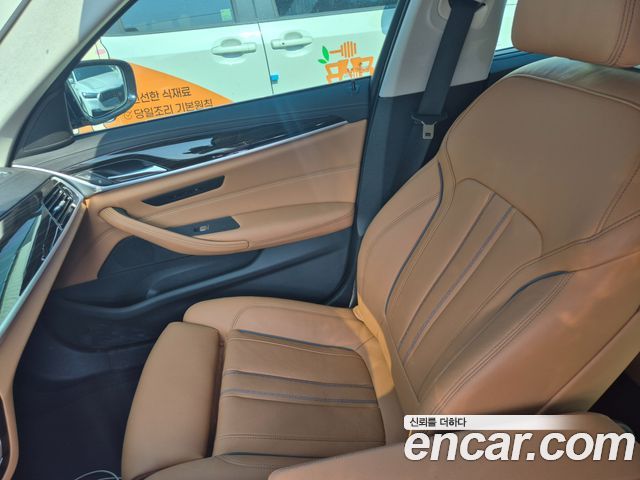 بي ام دبليو الفئة الخامسة (G30) 520i