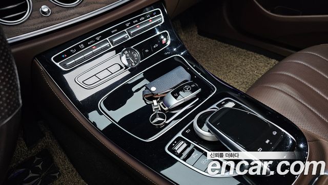 مرسيدس إي كلاس W213 E300 4MATIC