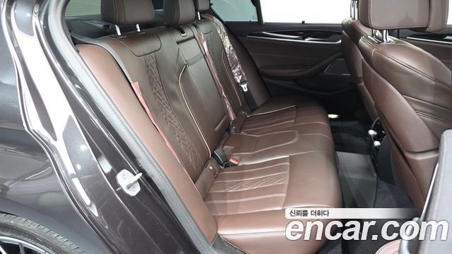 بي ام دبليو الفئة الخامسة (G30) 530i xDrive M