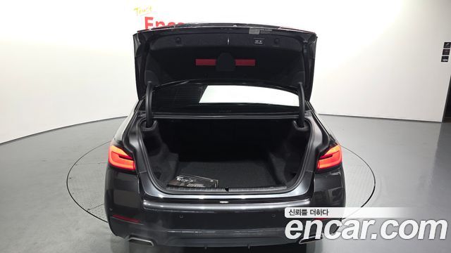 بي ام دبليو الفئة الخامسة (G30) 530i xDrive M
