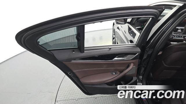 بي ام دبليو الفئة الخامسة (G30) 530i xDrive M