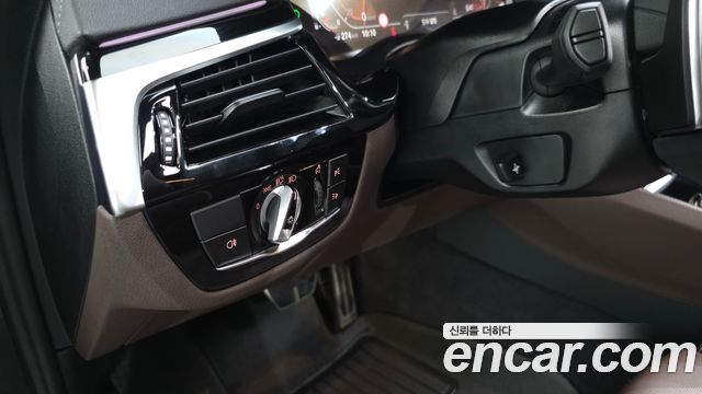 بي ام دبليو الفئة الخامسة (G30) 530i xDrive M