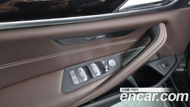 بي ام دبليو الفئة الخامسة (G30) 530i xDrive M