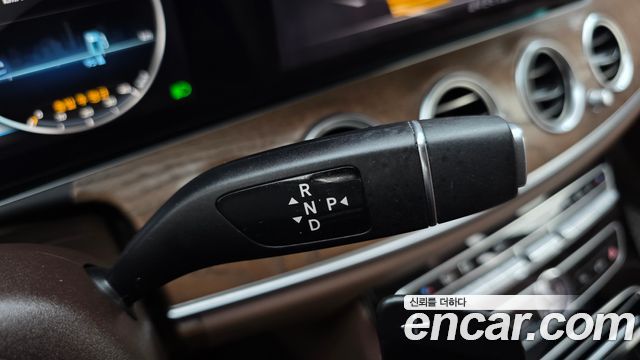 مرسيدس إي كلاس W213 E300 4MATIC