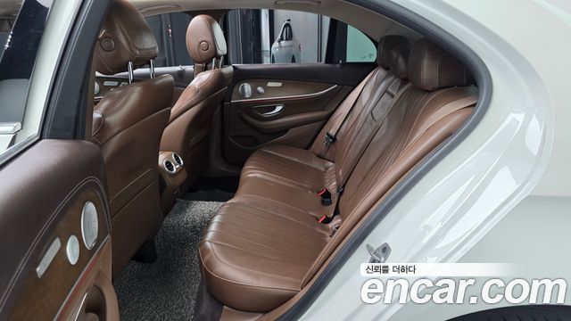 مرسيدس إي كلاس W213 E300 4MATIC