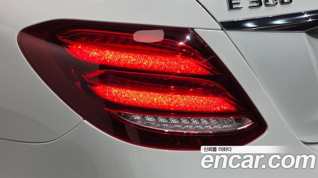 مرسيدس إي كلاس W213 E300 4MATIC