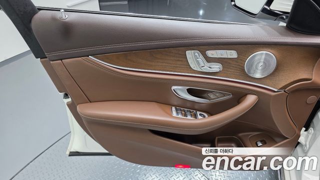 مرسيدس إي كلاس W213 E300 4MATIC