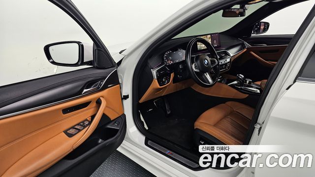 بي ام دبليو الفئة الخامسة (G30) 520i M