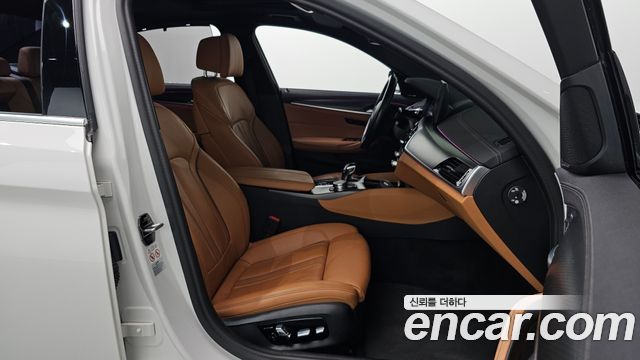 بي ام دبليو الفئة الخامسة (G30) 520i M