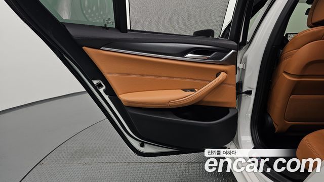 بي ام دبليو الفئة الخامسة (G30) 520i M